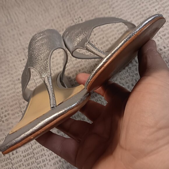 Marc Fisher 'Veva' women's silver metallic scallop edge thong sandals sz 10 M - Picture 6 of 13
